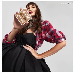 Eyeshadow, highlighting stick, Chanel lipstick bundle